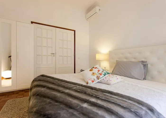 Ginjinha House - 4 Rooms - Bairro Alto - with AC!